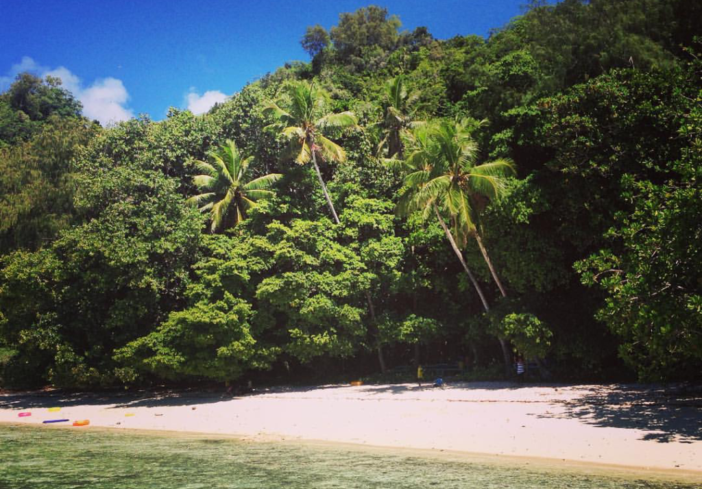 Travel hacking to a Beautiful beach in Micronesia